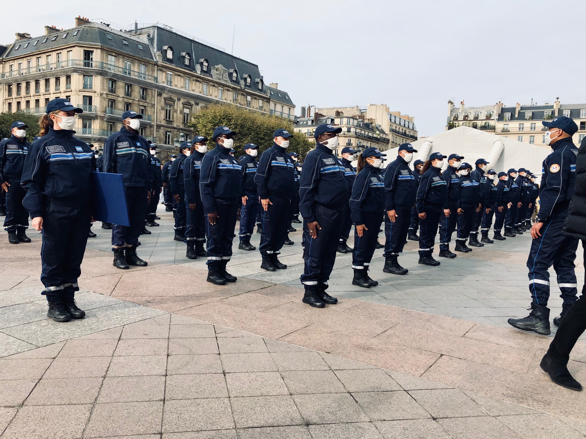 La ville de Paris déploie sa première promotion de la police municipale